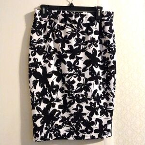 Daisy Fuentes Floral Black & White Print Bodycon Skirt - L